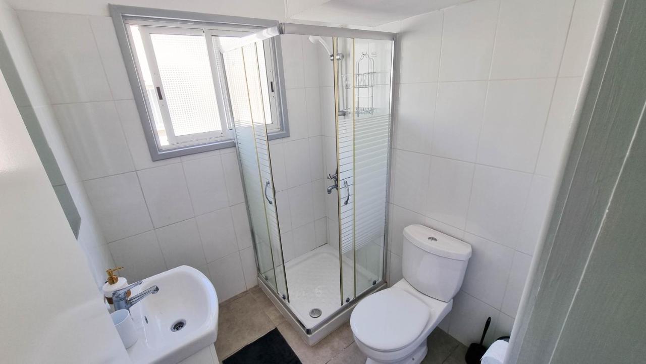 לרנקה Modern Retreat: 2Br Stylish Apt With Comfy Rooms! Smart Tv With 200Mbps Internet מראה חיצוני תמונה